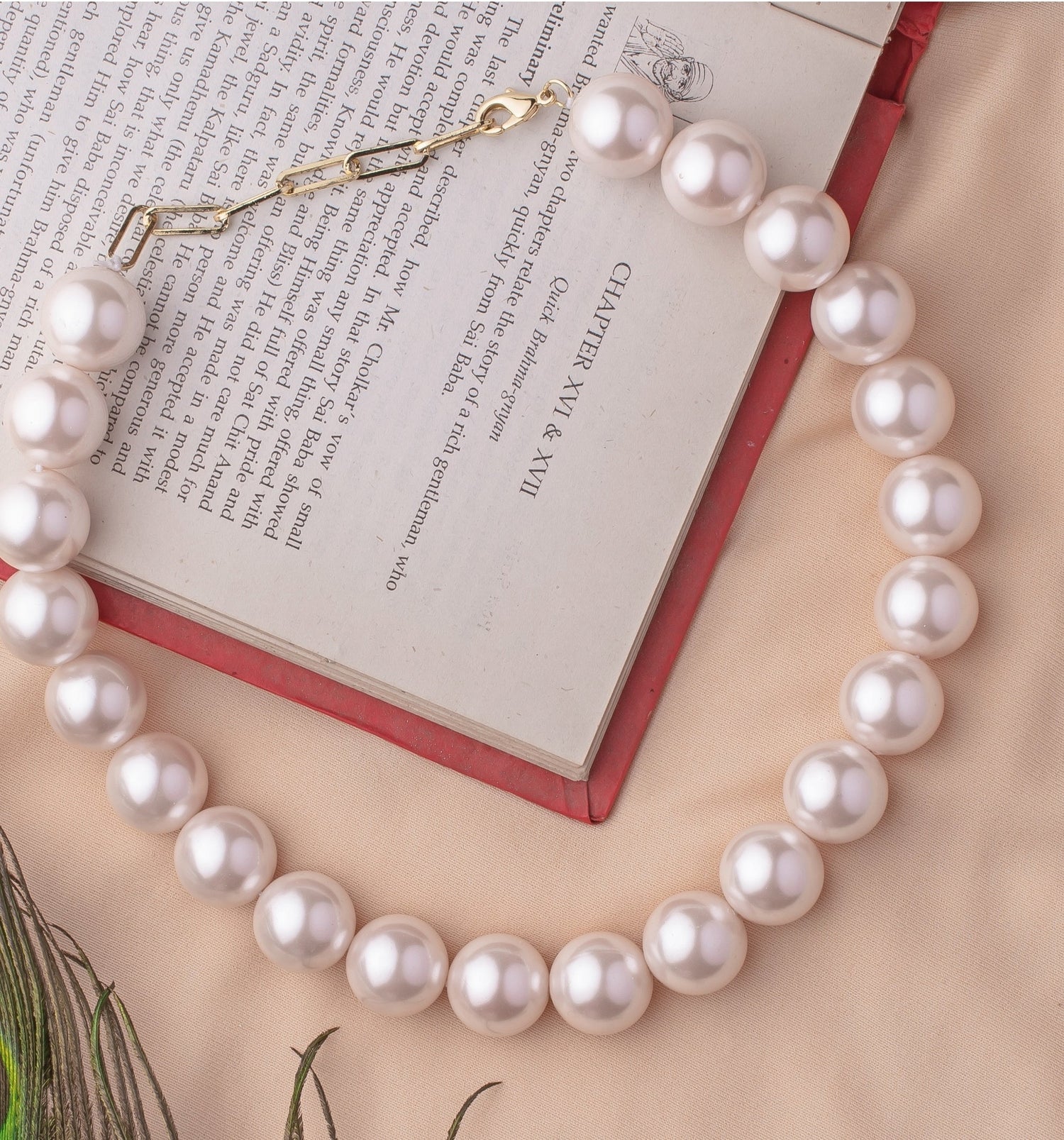 White Pearl Short Necklace