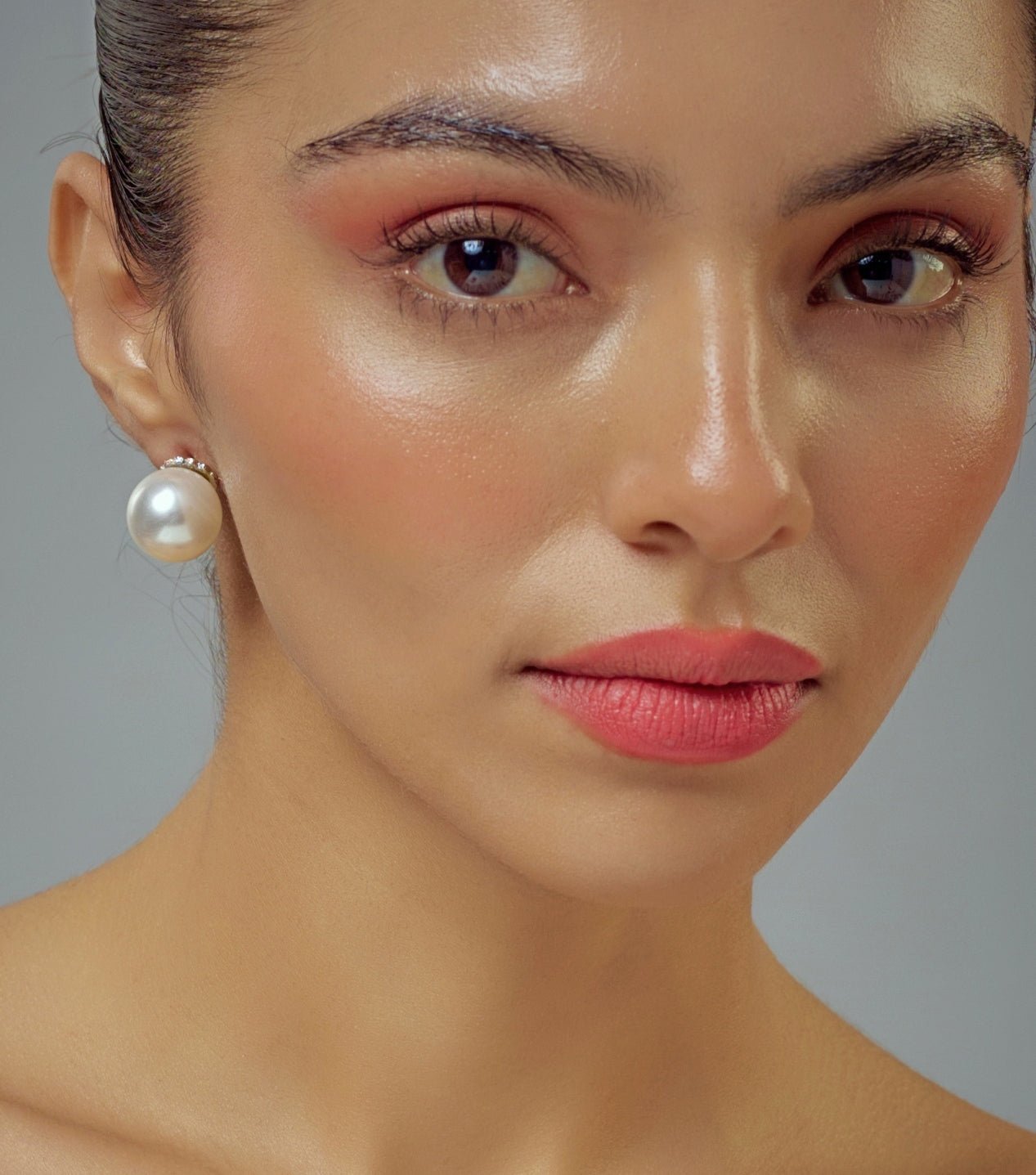 Vivinia by Vidhi Mehra White Single Pearl Stud EarringsFabilicious Fashion