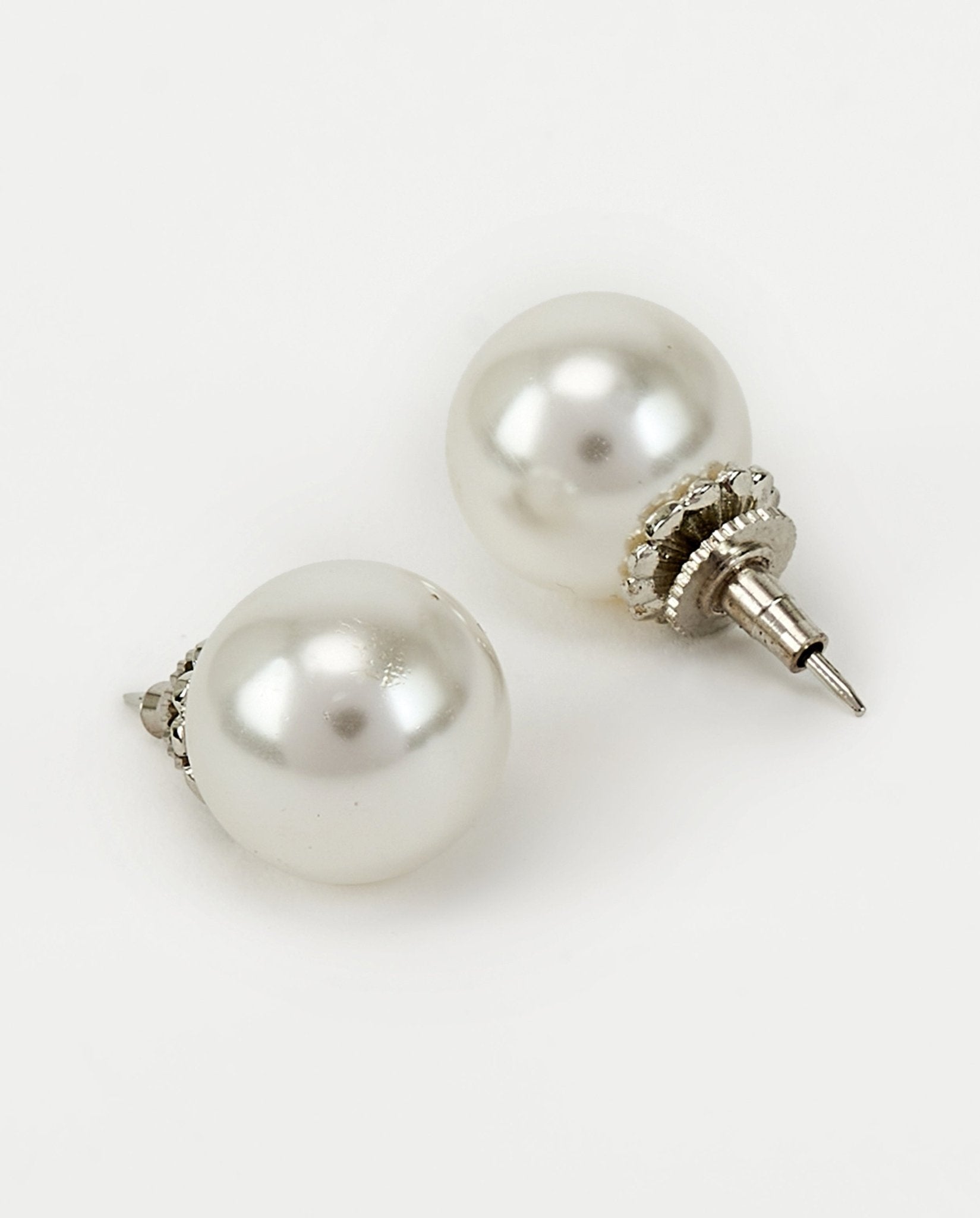 Vivinia by Vidhi Mehra White Single Pearl Stud EarringsFabilicious Fashion